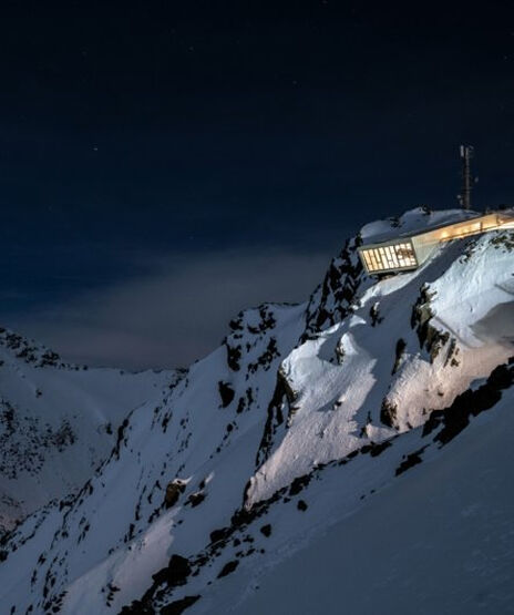 The ice Q on the Gaislachkogl at night