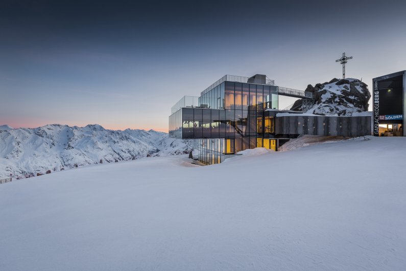 Moderne Architektur im Bergrestaurant ice Q in Sölden