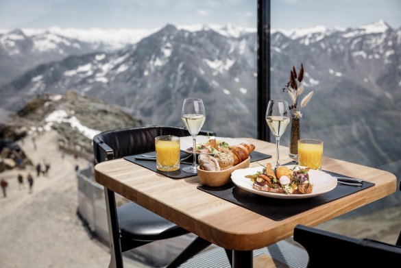 Breakfast at ice q